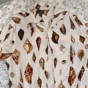 H&M men’s seashell button up. Size XL. EUC.